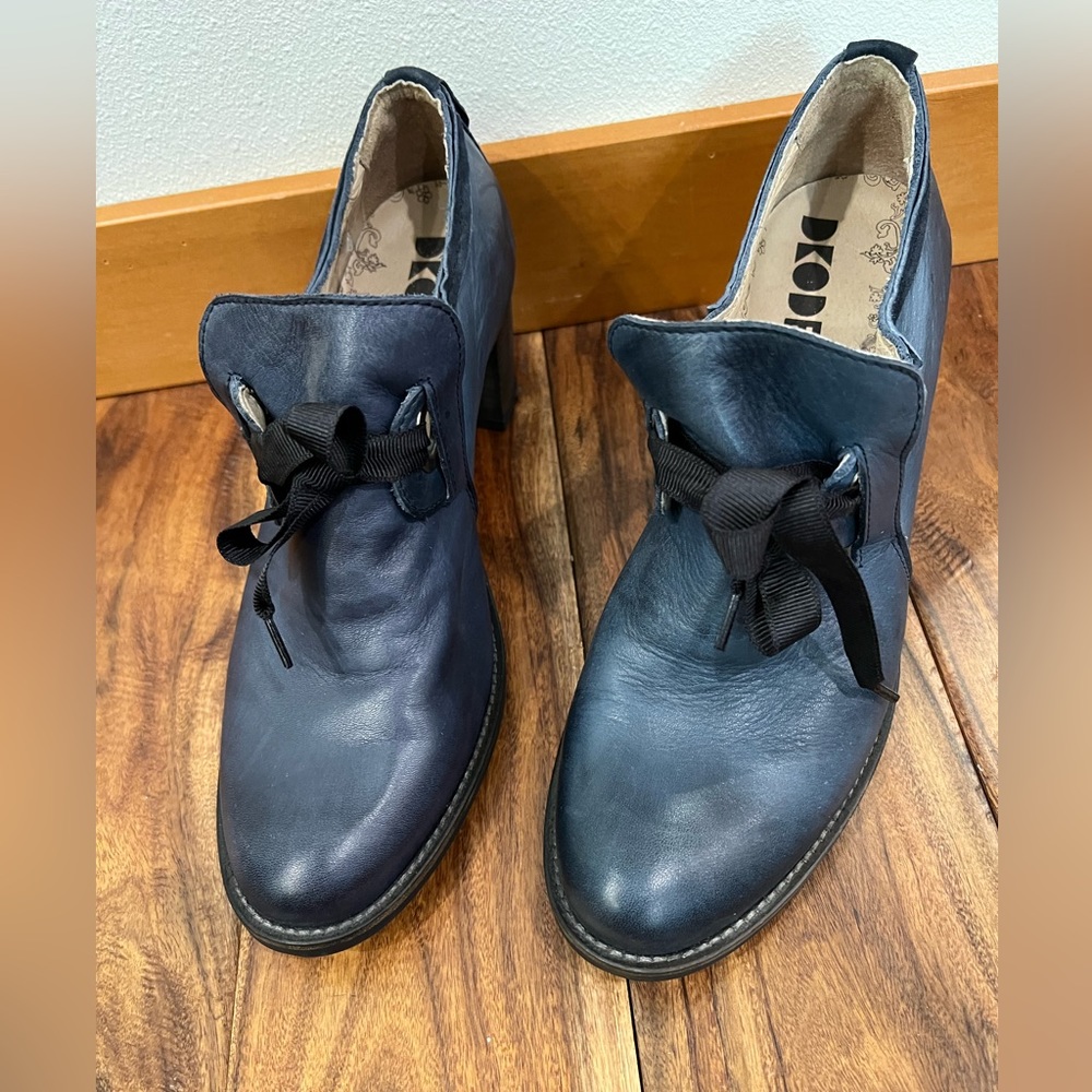 DKODE navy blue leather heals. SZ 42